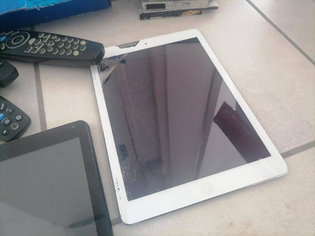 Devices IPAD,CONNEX TABLET,DVD ROMS,DSTV,LAPTOP LOCK,UPS BATTERIES